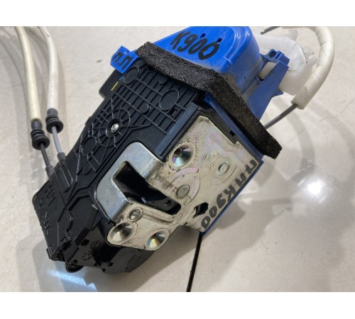 Замок двери (передний правый)