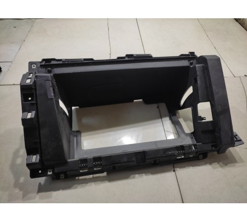 Накладка торпедо правая под бардачок