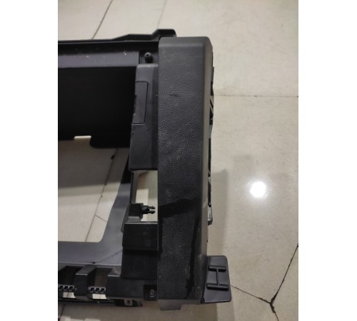 Накладка торпедо правая под бардачок