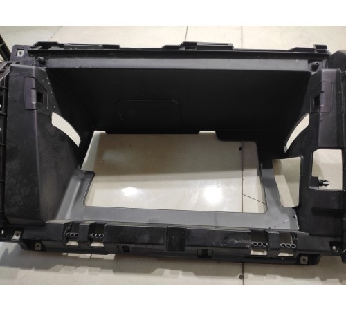 Накладка торпедо правая под бардачок