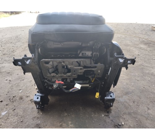 Сиденье переднее левое