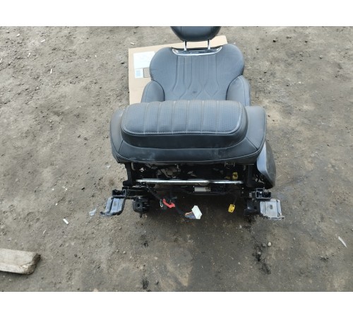 Сиденье переднее левое