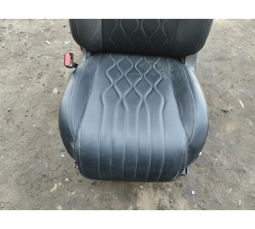 Сиденье переднее левое