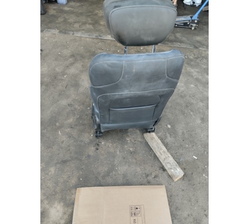 Сиденье переднее левое