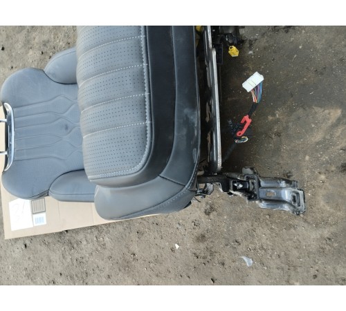 Сиденье переднее левое