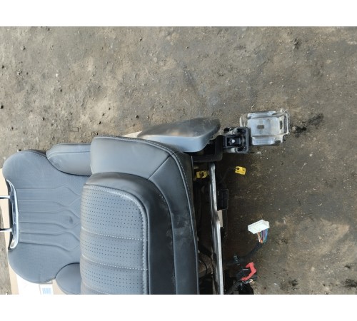 Сиденье переднее левое