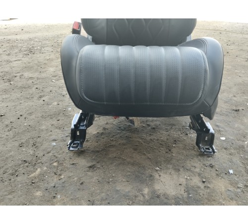 Сиденье переднее левое