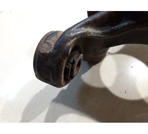 Кулак поворотный (задний, правый)