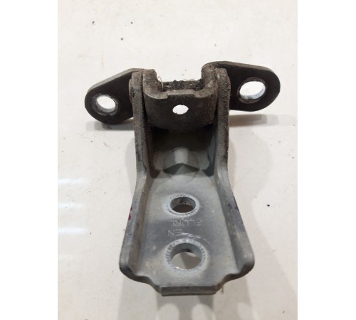 Петля двери (передняя, правая, нижняя)