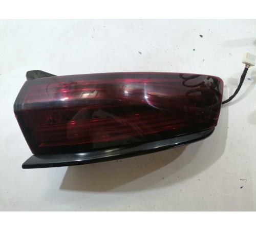 Фонарь задний правый наружний