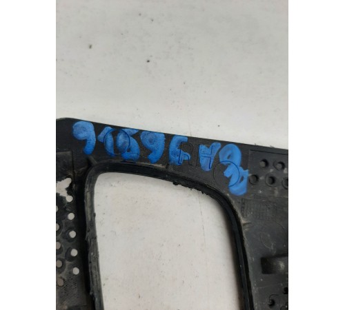 Крышка омывателя фар (правая)