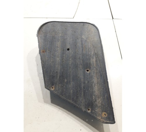 Брызговик (задний правый)