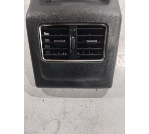 Накладка центральной консоли задняя