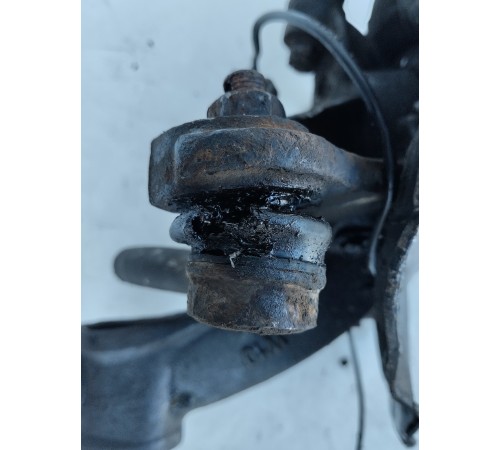 Кулак поворотный(передний левый)