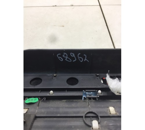 Накладка порога (передняя, левая)