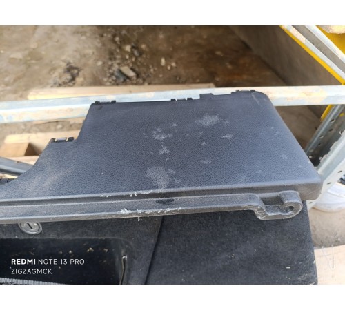 Обшивка багажника левая