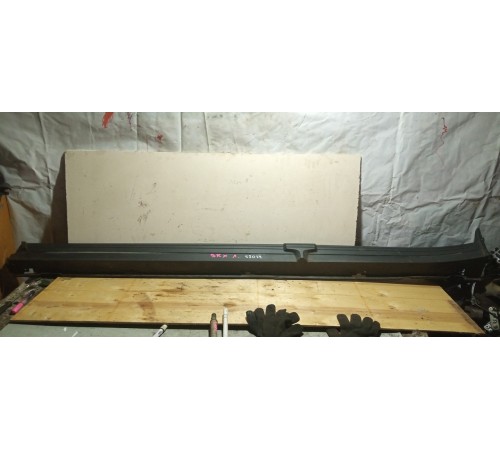 Накладка порога левая