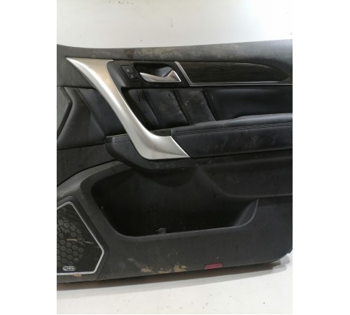 Обшивка двери передняя правая