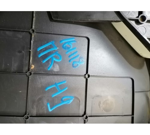 Обшивка двери передняя правая