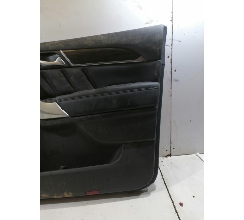 Обшивка двери передняя правая