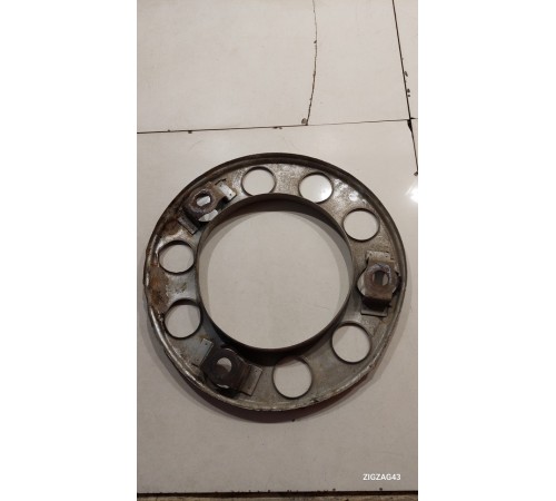 Колпак ступичный колесный передний правый