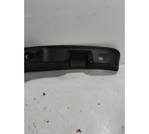 Накладка замка крышки багажника