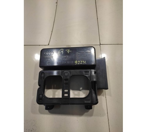 Вставка в центральную консоль