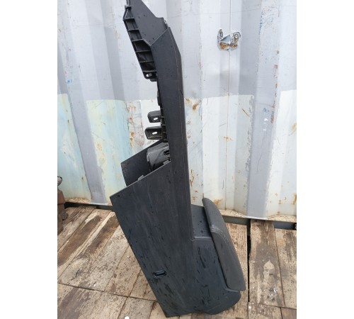 Центральная консоль с подлокотником