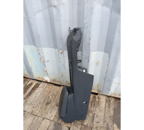 Центральная консоль с подлокотником