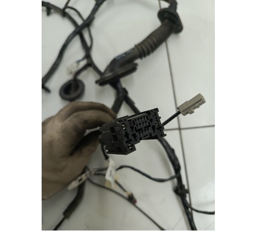 Электропроводка крышки багажника