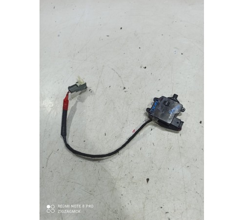 Активатор крышки лючка бензобака