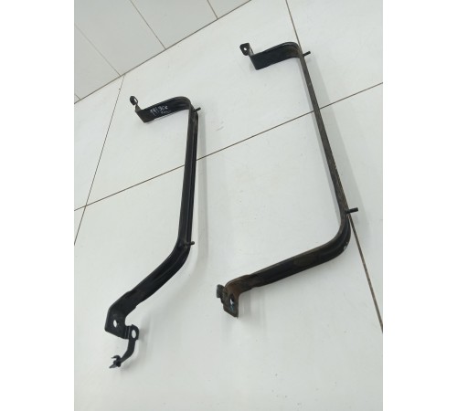 Петли крепления бензобака