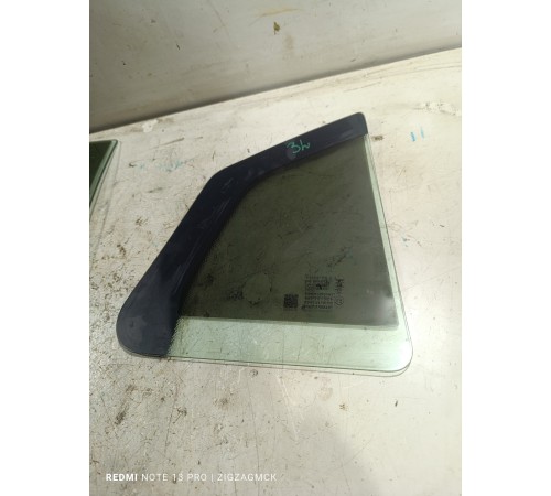 Форточка двери задняя левая