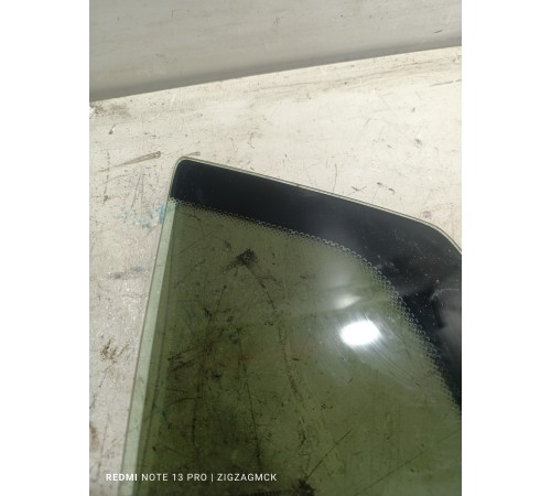 Форточка двери задняя левая