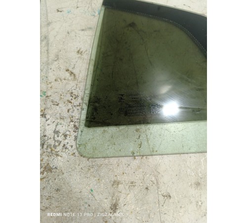 Форточка двери задняя левая