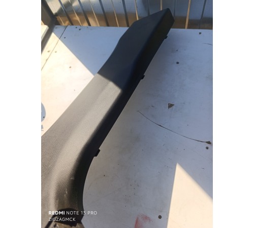 Обшивка центральной стойки правая нижняя