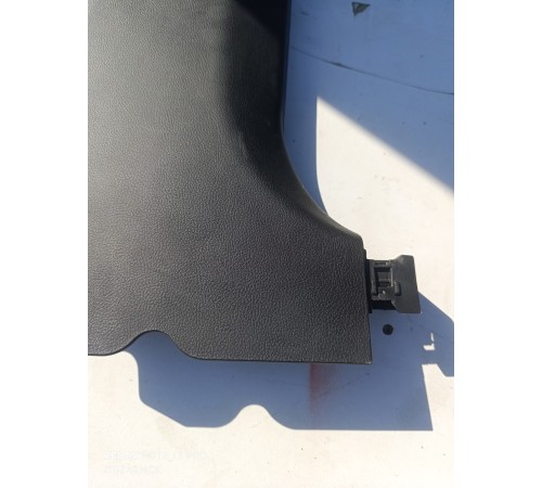 Обшивка центральной стойки правая нижняя