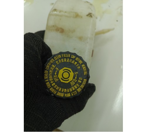 Бачок расширительный тормозной жидкости