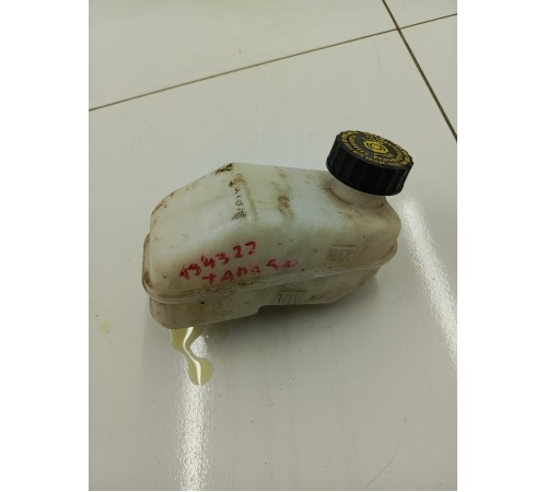 Бачок расширительный тормозной жидкости