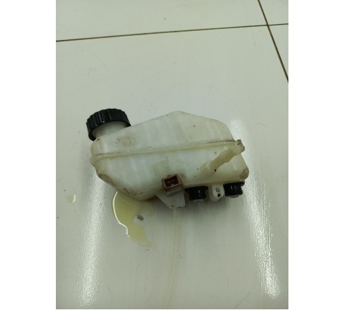 Бачок расширительный тормозной жидкости