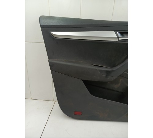 Обшивка двери передняя левая