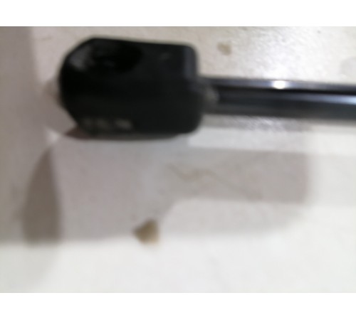 Амортизатор капота правый