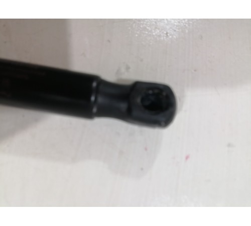 Амортизатор капота правый