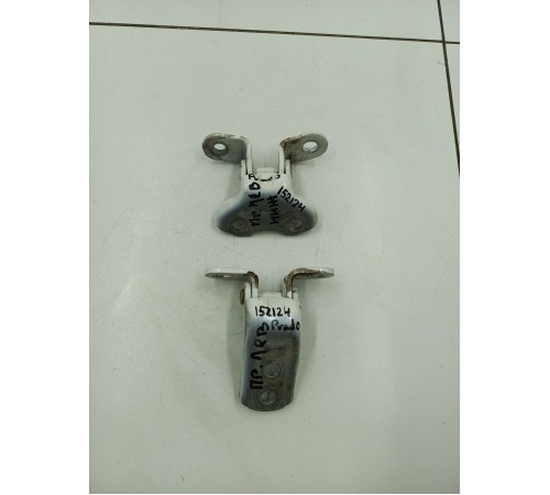 Петли двери передние левые