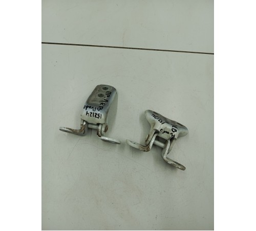 Петли двери передние левые