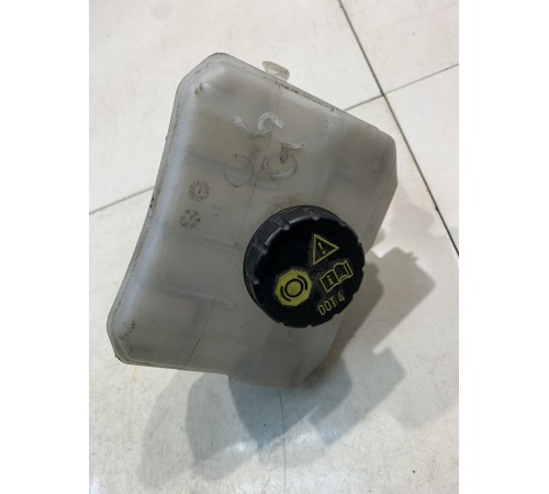 Бачок главного тормозного цилиндра