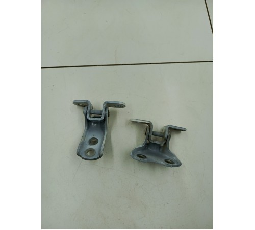 Петли двери передние левые