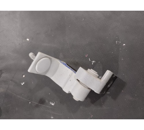 Петля двери(передняя левая верхняя)