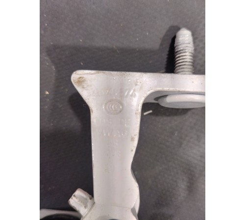 Петля двери(передняя левая верхняя)