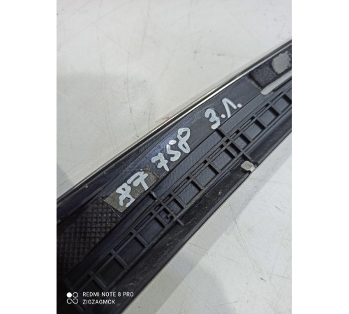 Молдинг двери(задний левый)